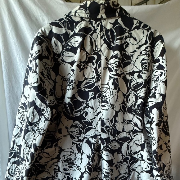 Access Spring Trench Coat with Black and White FLoral - Picture 3 of 4